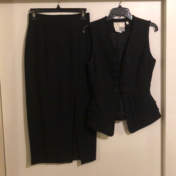 Cache Vest and Skirt - Picture 1 of 1